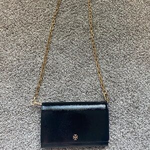 Tory Burch Black Patent Leather Crossbody Robinson Flap Wallet with Chain